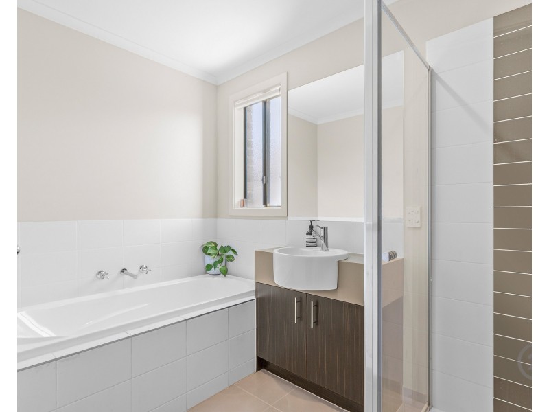 20 Dewar Crescent, Maddingley VIC 3340