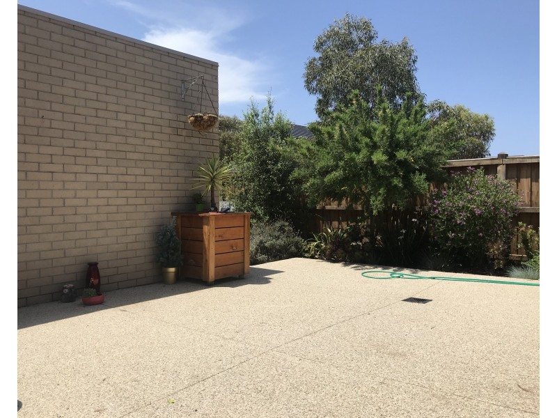 15 Chessington Drive, Williams Landing VIC 3027