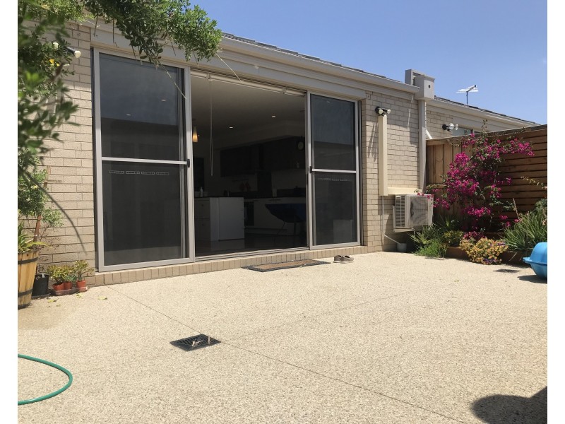 15 Chessington Drive, Williams Landing VIC 3027