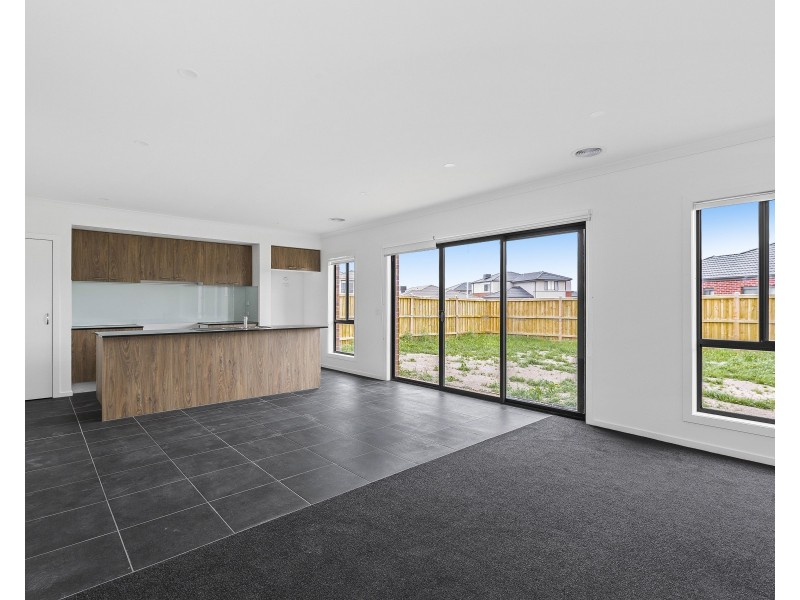 34 Hutchence Drive, Point Cook VIC 3030