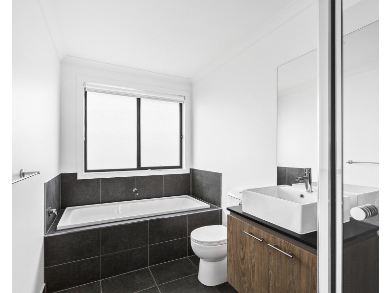 34 Hutchence Drive, Point Cook VIC 3030