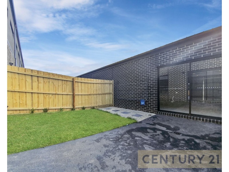 8 Lenox Walk, Point Cook VIC 3030