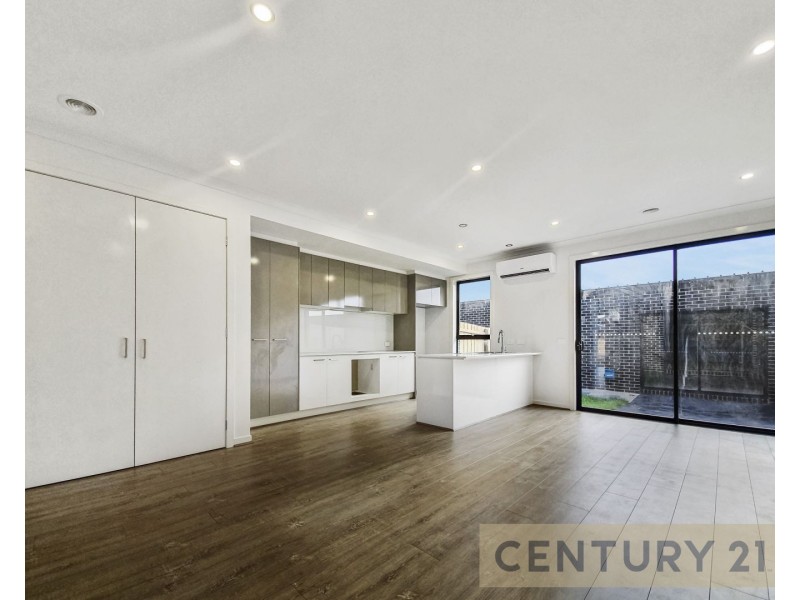 8 Lenox Walk, Point Cook VIC 3030