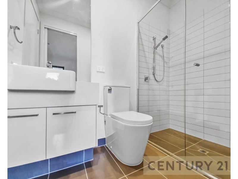 8 Lenox Walk, Point Cook VIC 3030