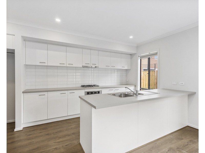 27 Waldorf Avenue, Point Cook VIC 3030