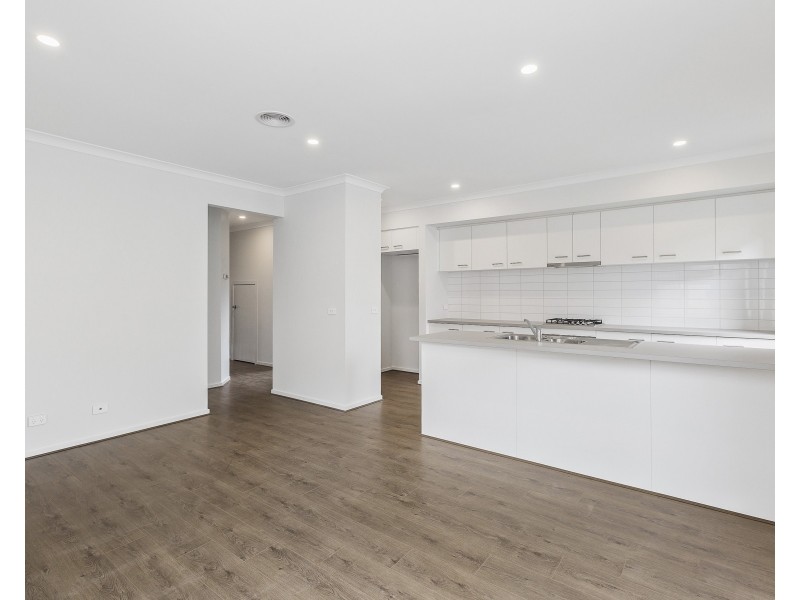 27 Waldorf Avenue, Point Cook VIC 3030