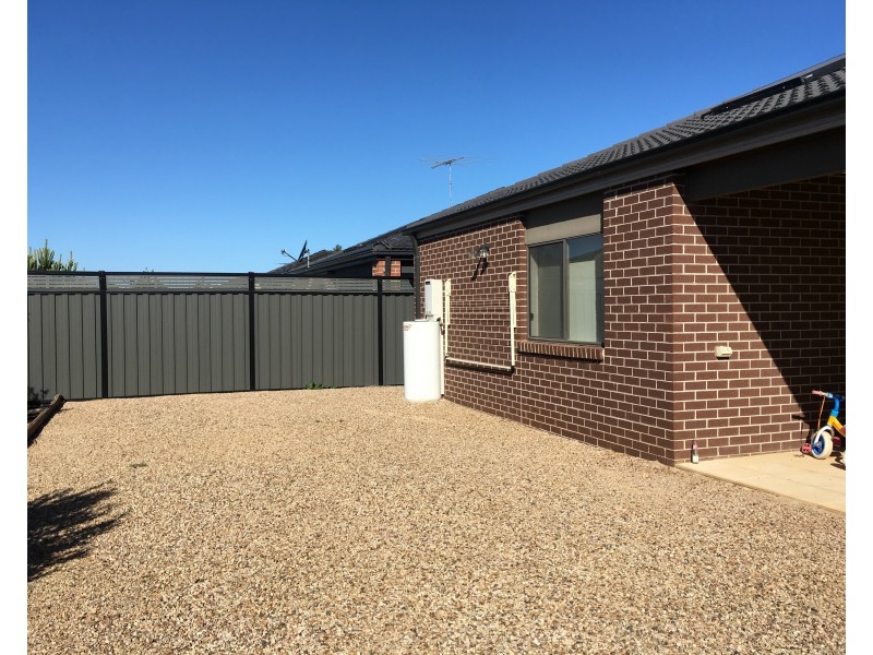 92 Breasley Parkway, Point Cook VIC 3030