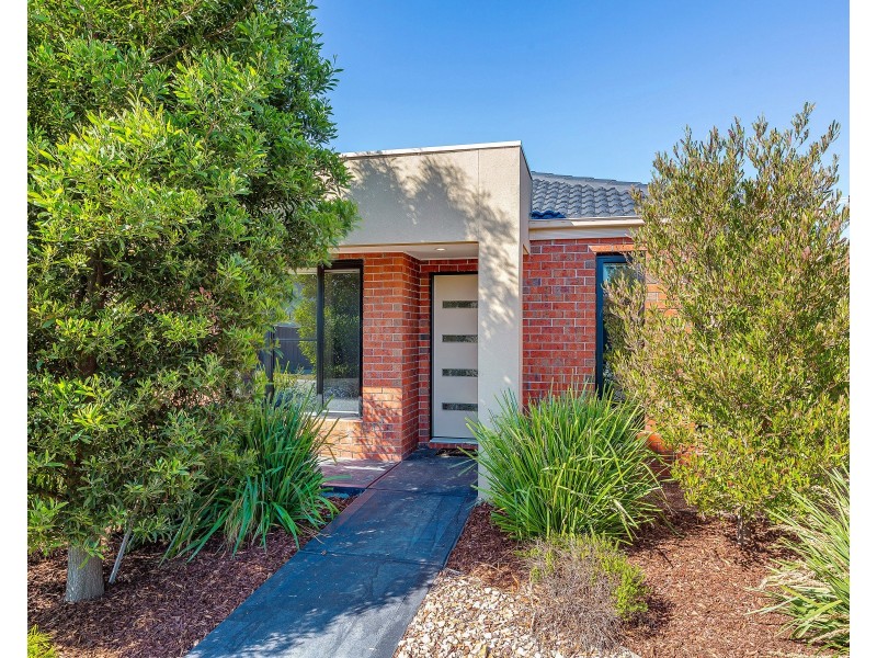 16 Jemma Avenue, Point Cook VIC 3030