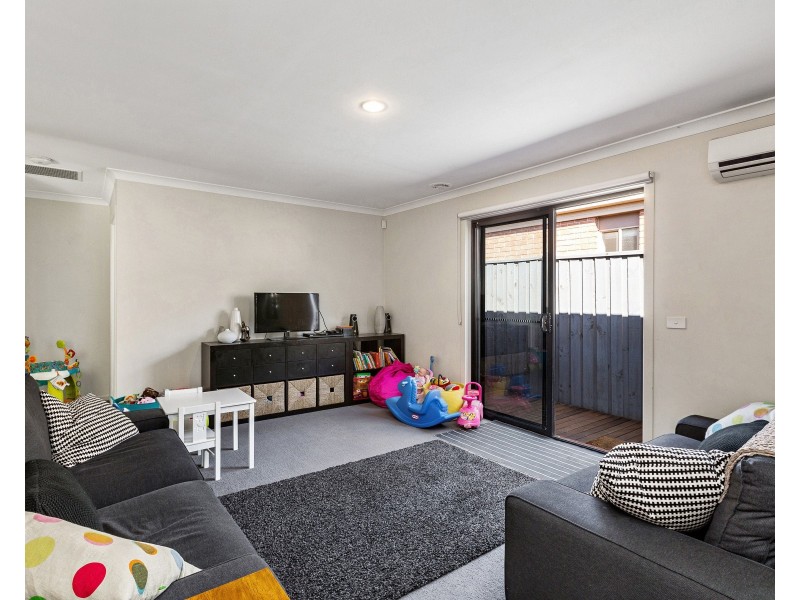 16 Jemma Avenue, Point Cook VIC 3030