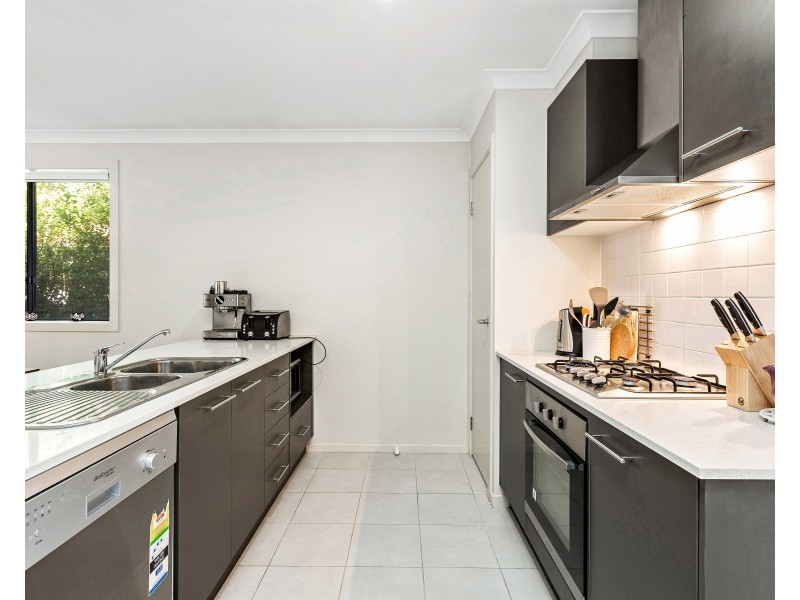 16 Jemma Avenue, Point Cook VIC 3030