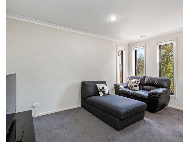 16 Jemma Avenue, Point Cook VIC 3030