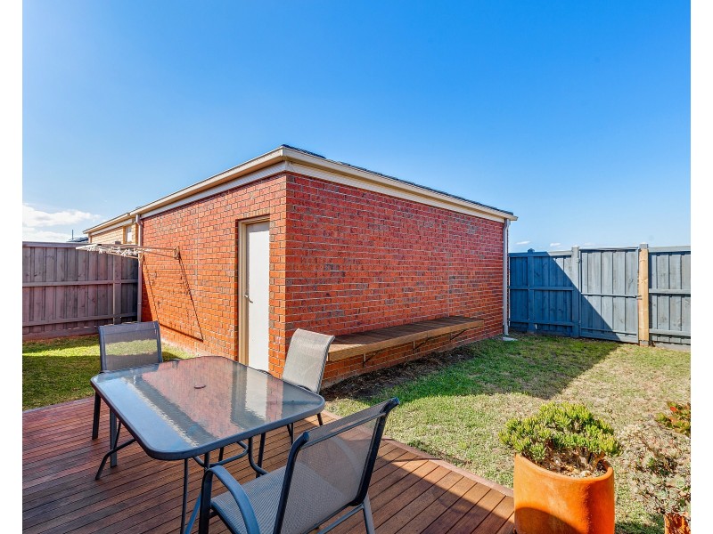 16 Jemma Avenue, Point Cook VIC 3030
