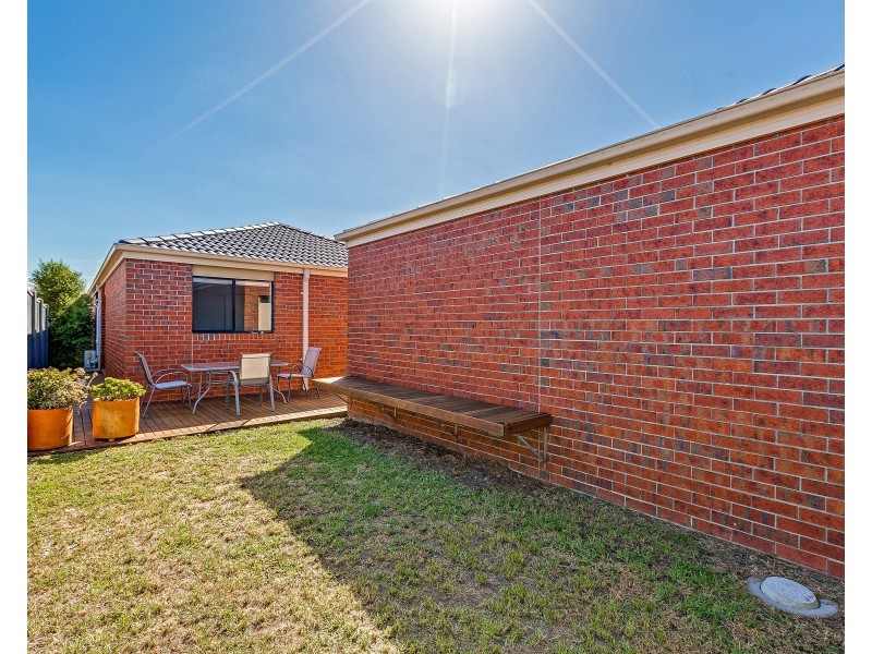 16 Jemma Avenue, Point Cook VIC 3030