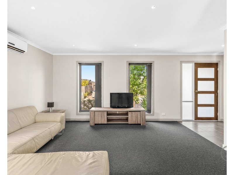 21/3 Campaspe Way, Point Cook VIC 3030