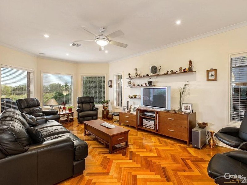 40 Eagleview Place, Sanctuary Lakes VIC 3030