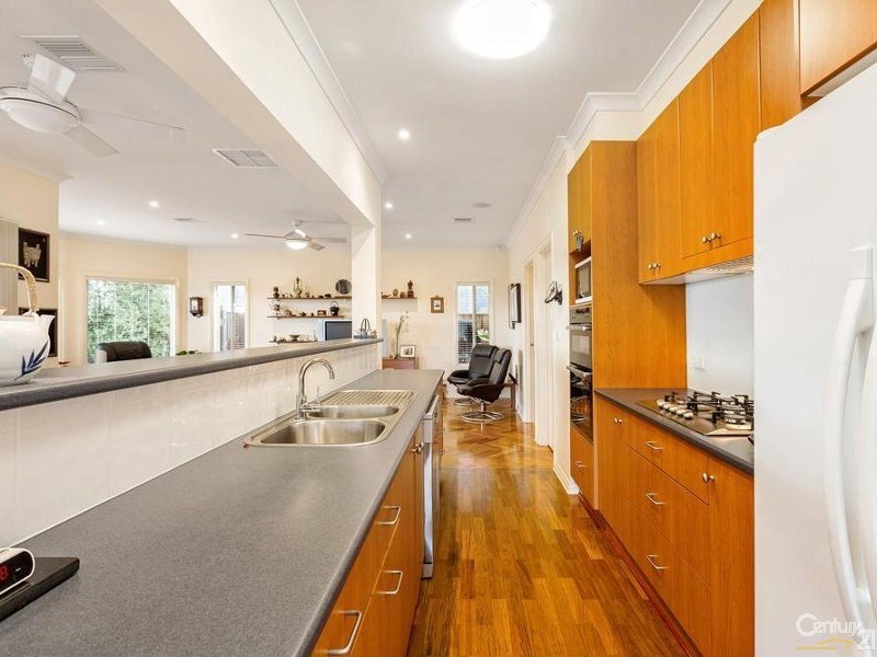 40 Eagleview Place, Sanctuary Lakes VIC 3030