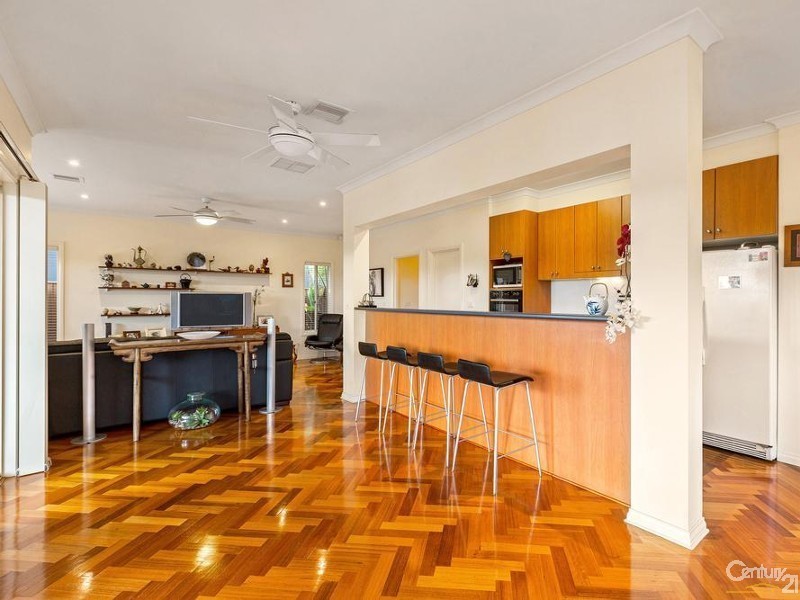 40 Eagleview Place, Sanctuary Lakes VIC 3030