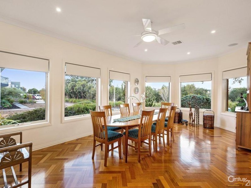 40 Eagleview Place, Sanctuary Lakes VIC 3030