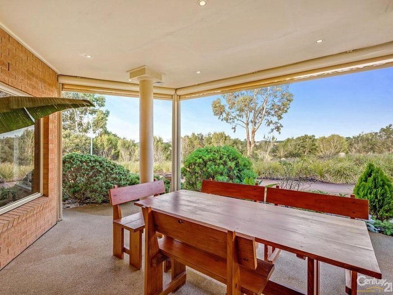 40 Eagleview Place, Sanctuary Lakes VIC 3030