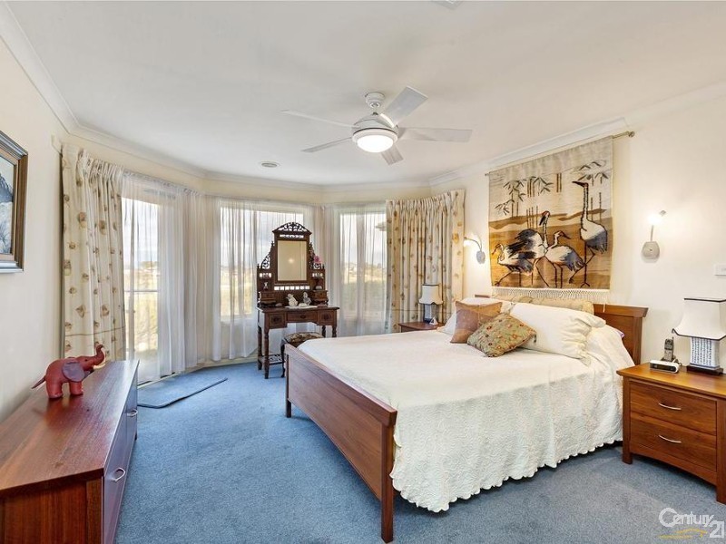 40 Eagleview Place, Sanctuary Lakes VIC 3030