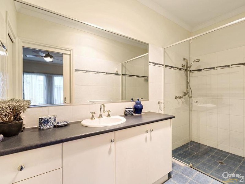 40 Eagleview Place, Sanctuary Lakes VIC 3030