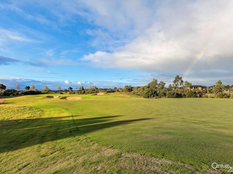 40 Eagleview Place, Sanctuary Lakes VIC 3030