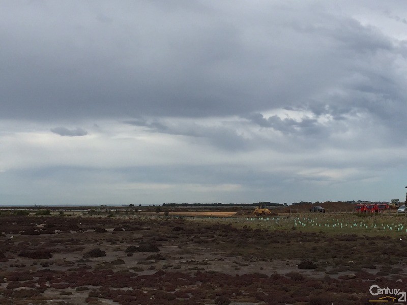 22 Outrigger Court, Sanctuary Lakes VIC 3030