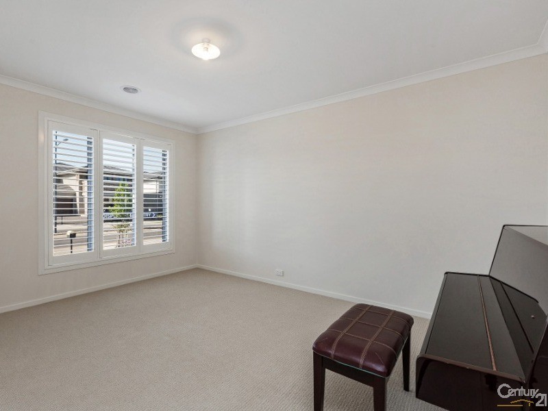 8 Tristania Drive, Point Cook VIC 3030