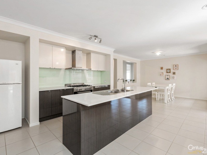 8 Tristania Drive, Point Cook VIC 3030