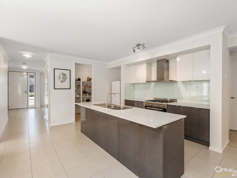 8 Tristania Drive, Point Cook VIC 3030