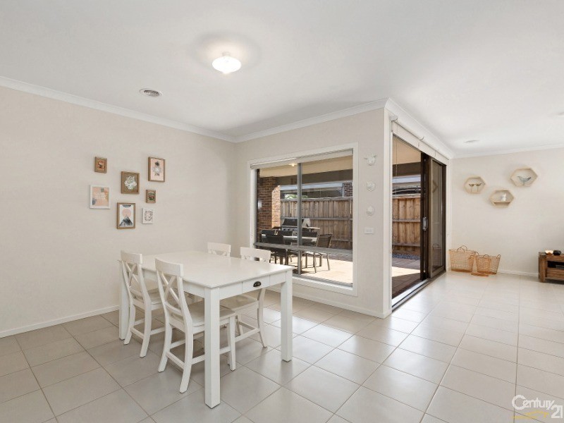 8 Tristania Drive, Point Cook VIC 3030