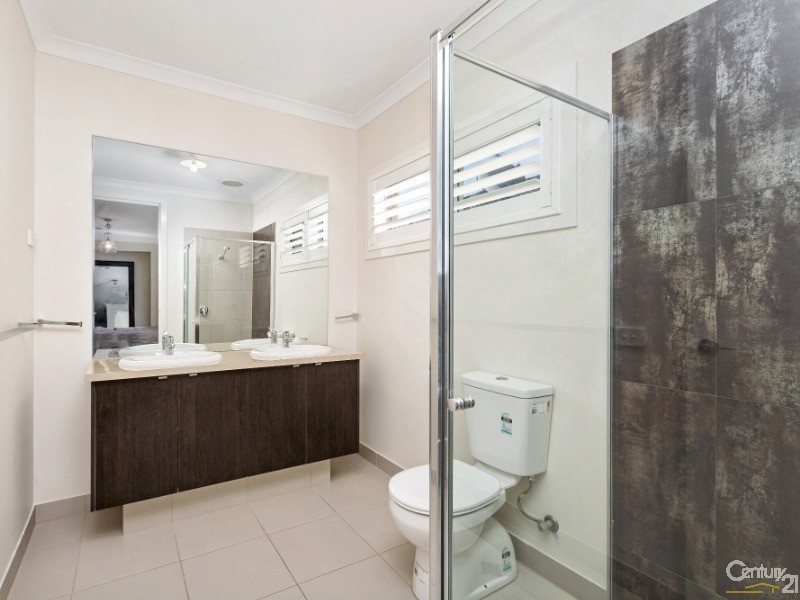 8 Tristania Drive, Point Cook VIC 3030