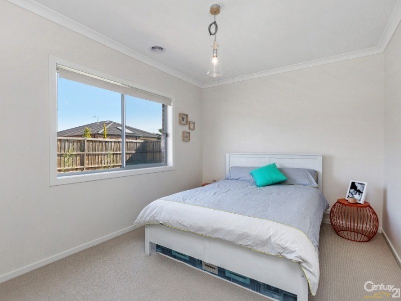 8 Tristania Drive, Point Cook VIC 3030