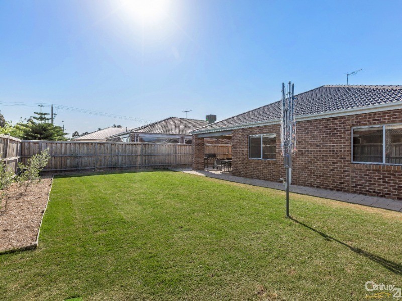 8 Tristania Drive, Point Cook VIC 3030