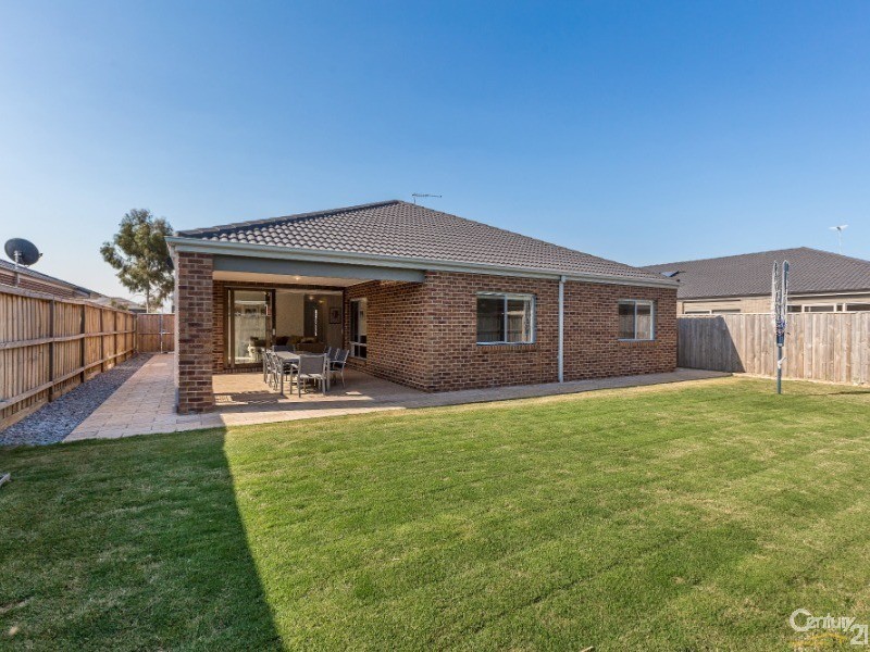 8 Tristania Drive, Point Cook VIC 3030