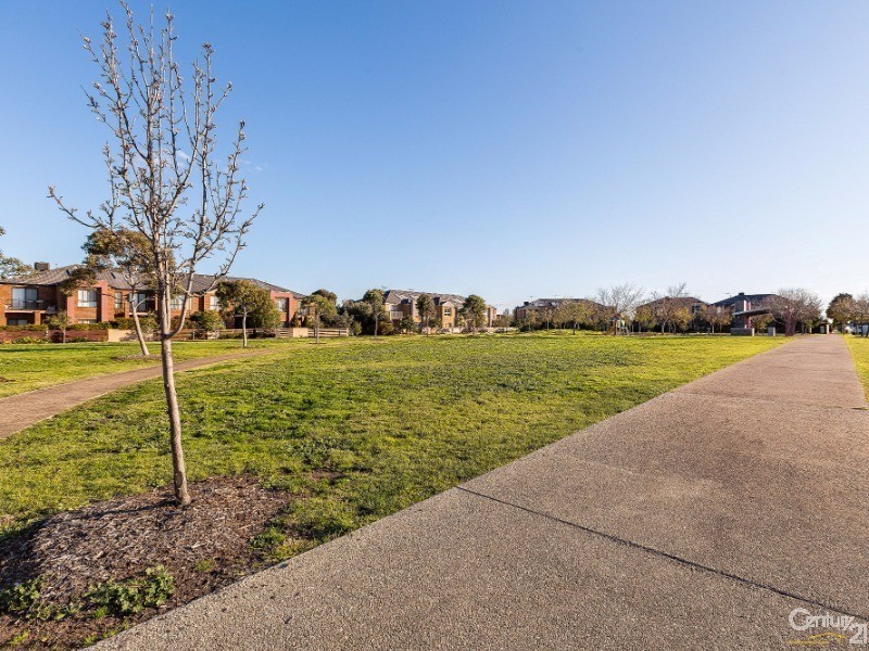 33 Lincoln Heath Boulevard, Point Cook VIC 3030
