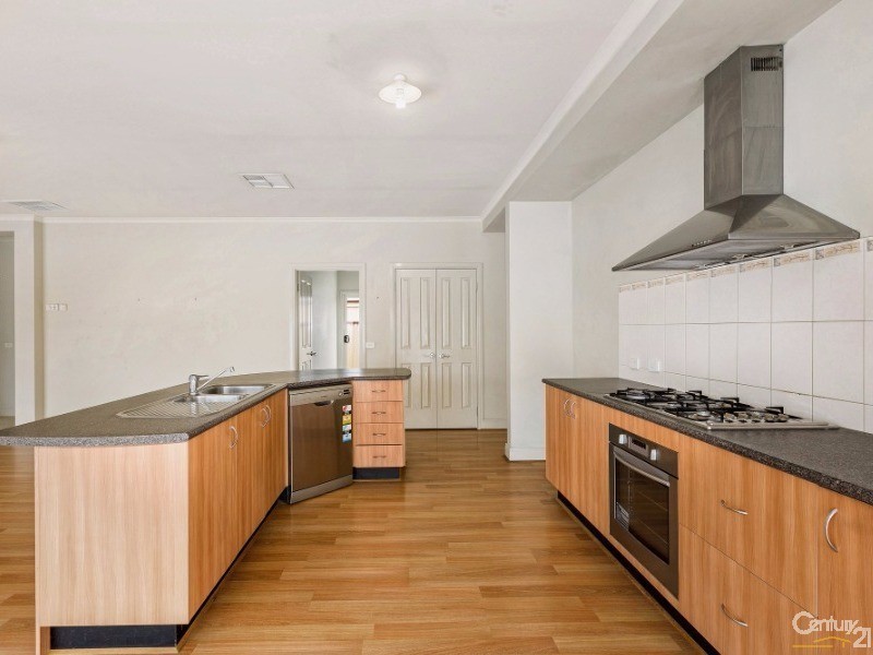 82 Shaftsbury Boulevard, Point Cook VIC 3030