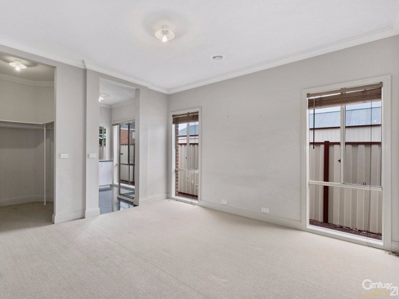 82 Shaftsbury Boulevard, Point Cook VIC 3030