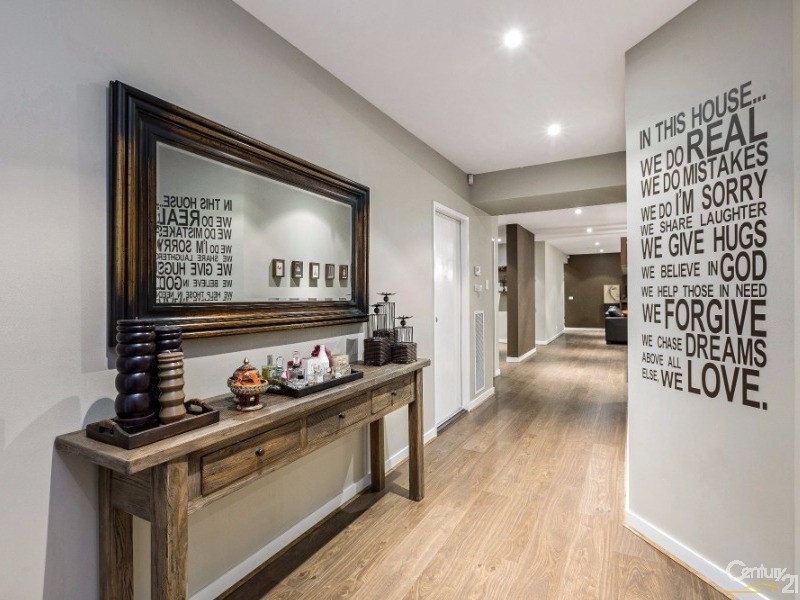 24 Malibu Boulevard, Point Cook VIC 3030