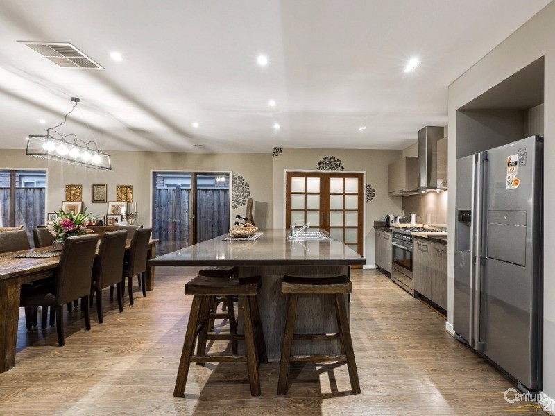 24 Malibu Boulevard, Point Cook VIC 3030