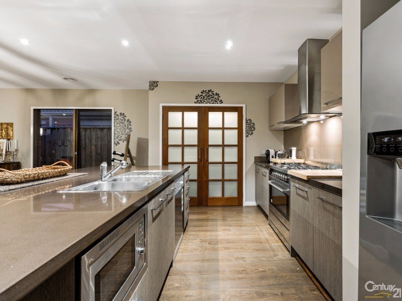 24 Malibu Boulevard, Point Cook VIC 3030