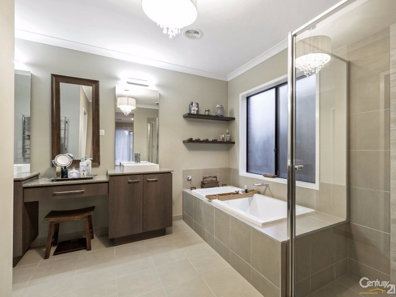 24 Malibu Boulevard, Point Cook VIC 3030