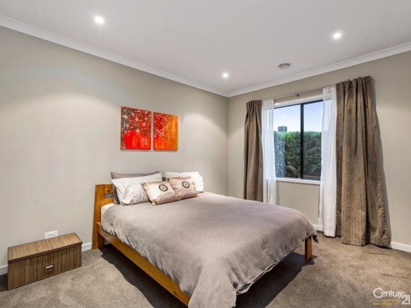 24 Malibu Boulevard, Point Cook VIC 3030