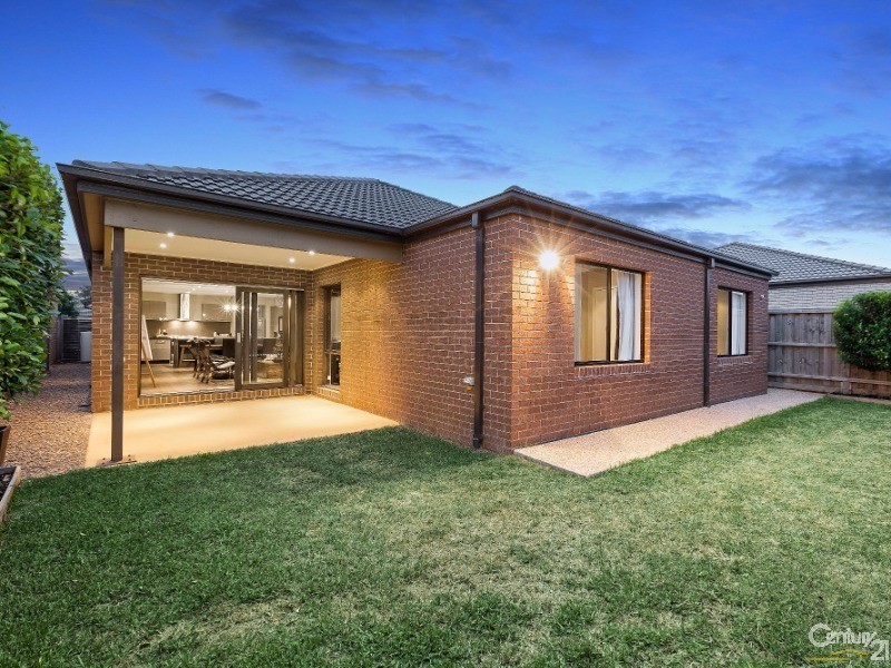 24 Malibu Boulevard, Point Cook VIC 3030