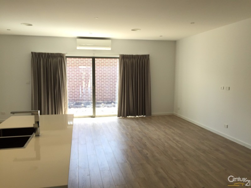 1/7 Lipari Place, Point Cook VIC 3030