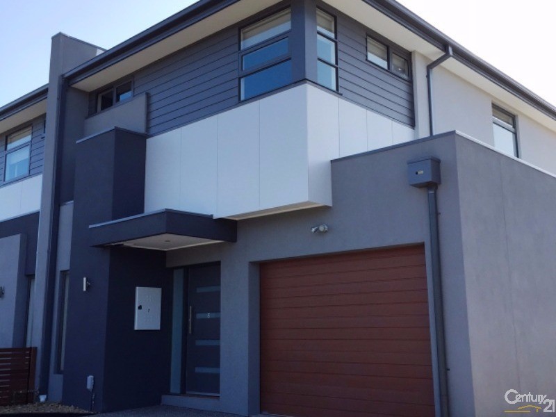 2/7 Lipari Place, Point Cook VIC 3030