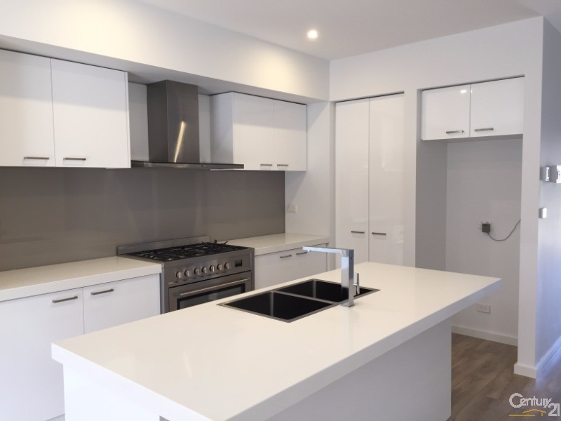 2/7 Lipari Place, Point Cook VIC 3030