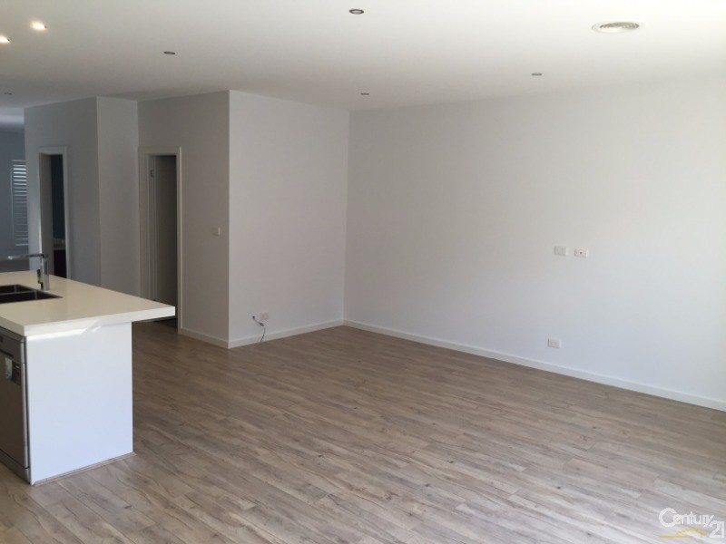 2/7 Lipari Place, Point Cook VIC 3030