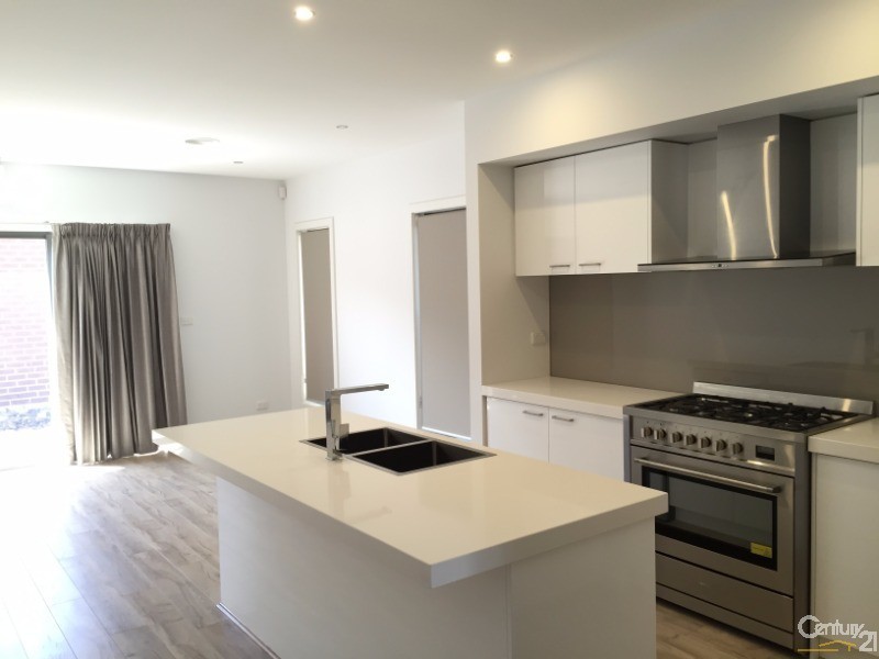 2/7 Lipari Place, Point Cook VIC 3030