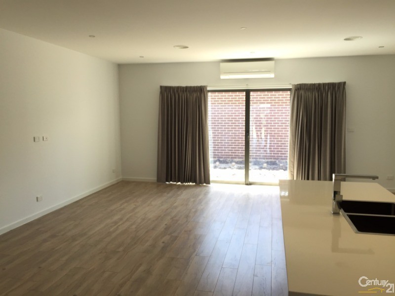 2/7 Lipari Place, Point Cook VIC 3030